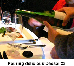 dassai_23_pour.jpg