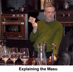 Explaining_masu.jpg