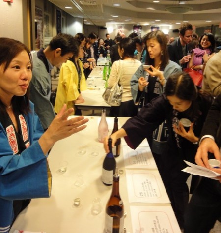 The crowds love Akita sake!